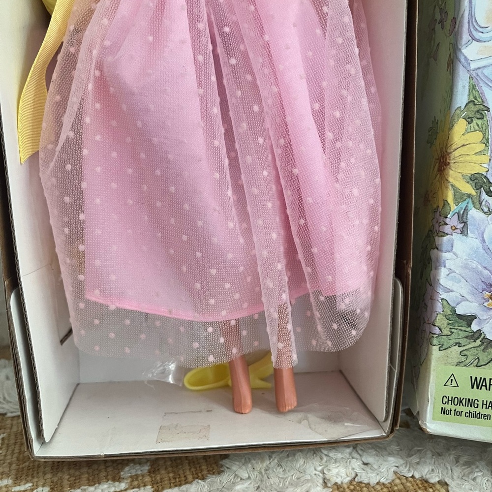 Spring Blossoms Barbie - Picture 3 of 5